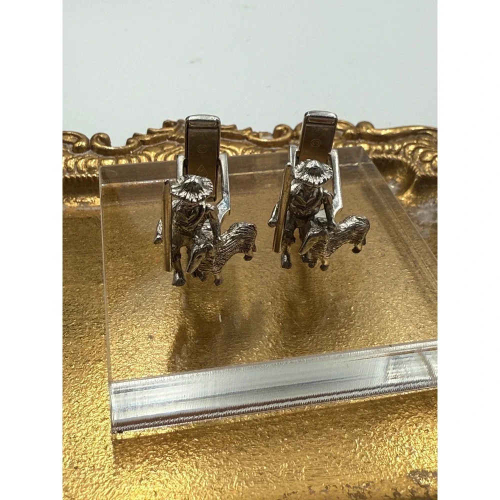 Vintage SAC Figural Cufflinks Silver Tone Man with Dog 3D Sarah‎ Cov